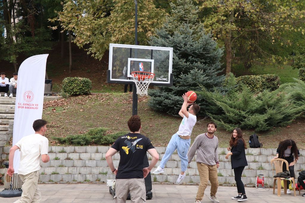 Düzce’de Basketbol Potası Kullanımı ve Şehir Genelinde Spor Alanları